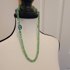 VINTAGE  women's necklace,  green faceted glass beads, excellent conditi…